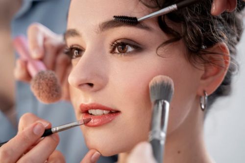 

Vì sao phòng sạch trở thành “tiêu chuẩn bắt buộc” trong ngành mỹ phẩm hiện đại?

