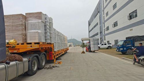 Thiết bị phòng sạch được giao cho Qúy khách hàng